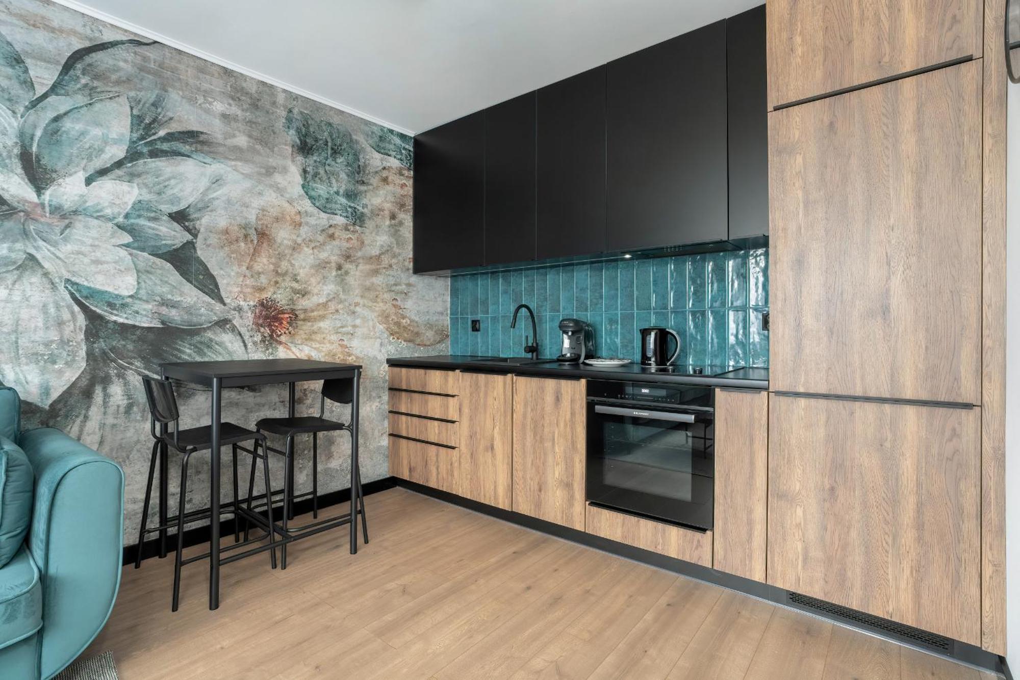 Spacious In A Quiet Area Of By Renters Apartament