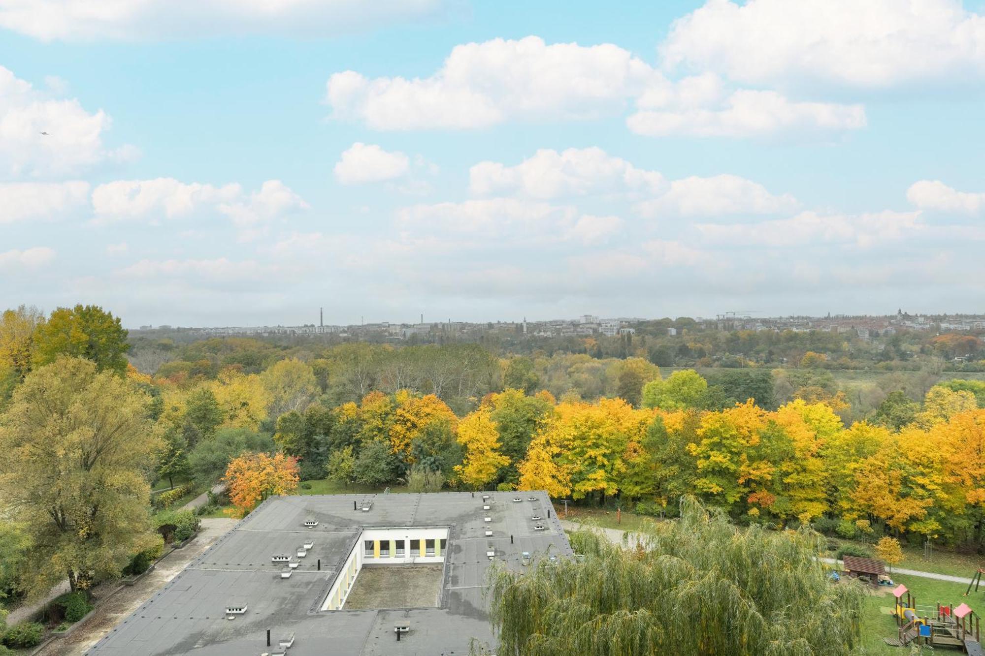 Spacious In A Quiet Area Of By Renters Apartament Poznań